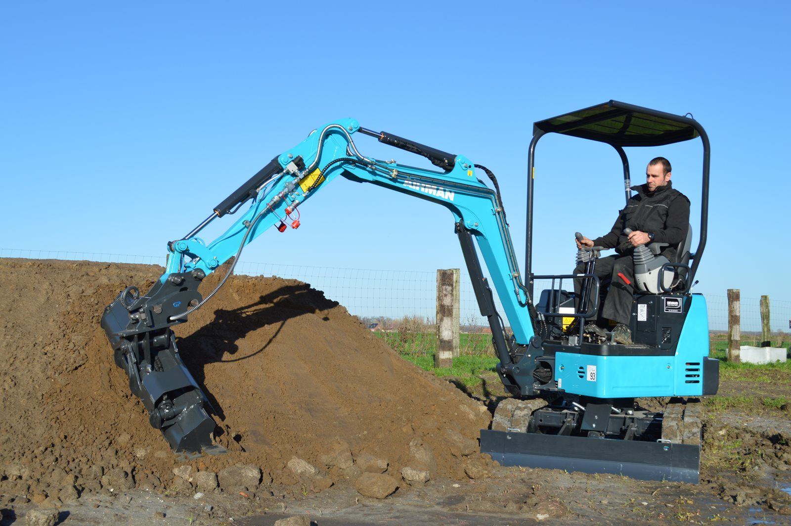 Minigraver 1,9 ton Airman AX19U (canopy)