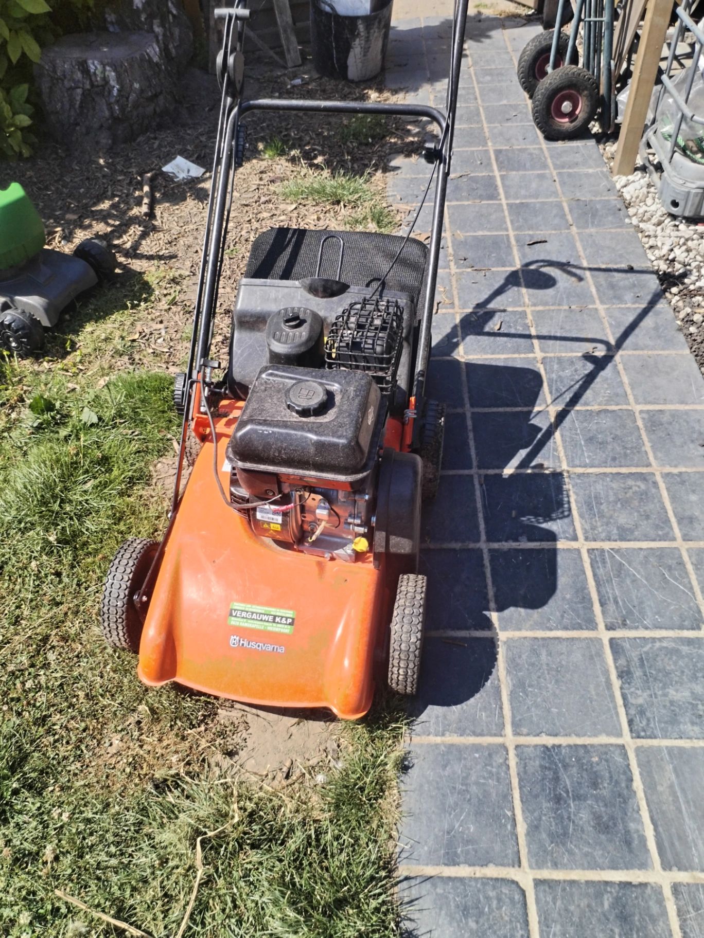 Verticuteermachines en grasmaaier