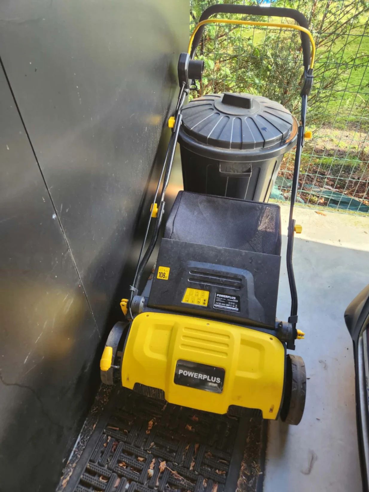 Elektrische verticuteer machine