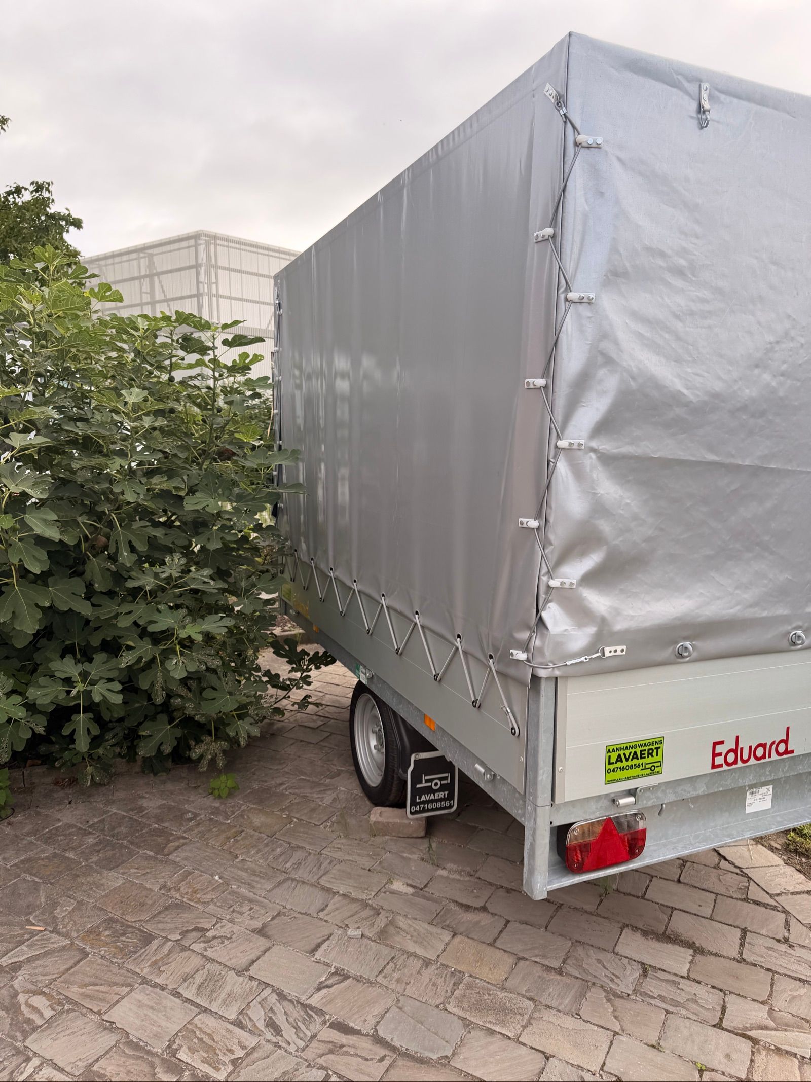 aanhangwagen Eduard met huif