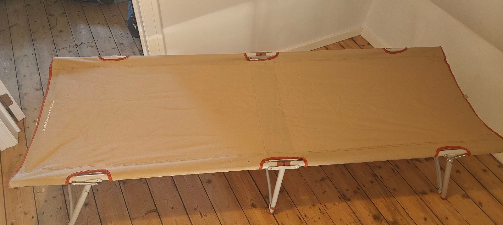 Kampeerbed